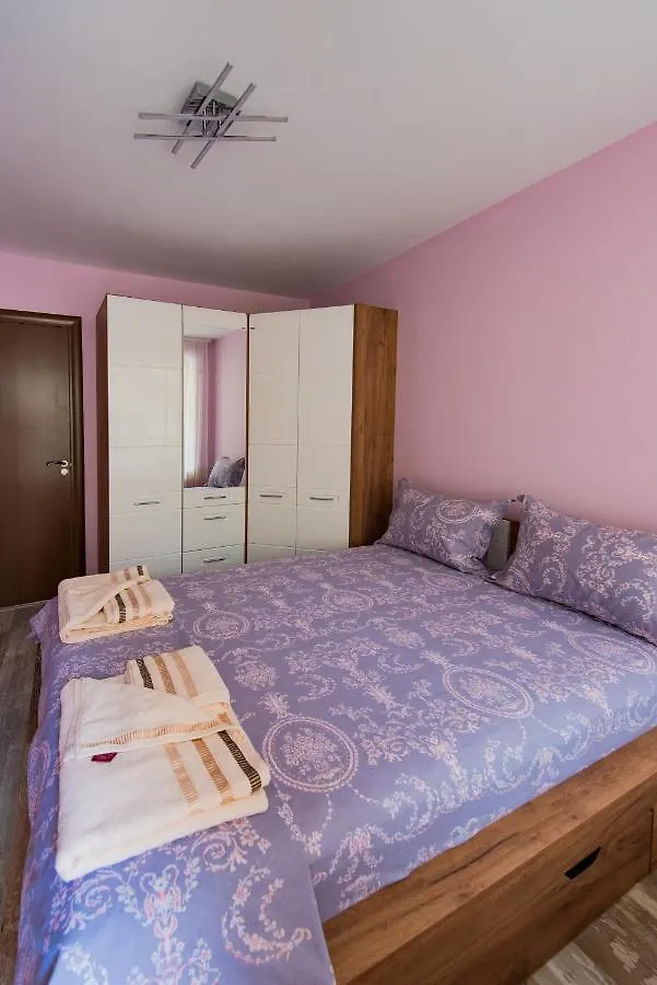 One&Only Apartment Warna